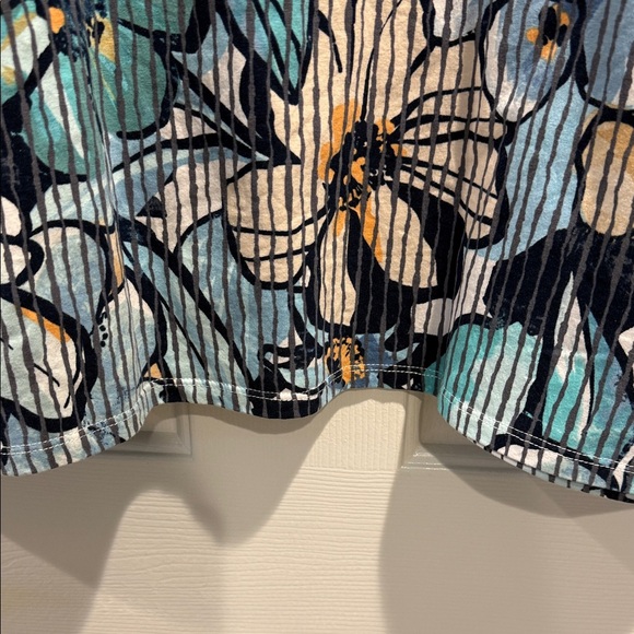 Alfred Dunner Flattering Blue Floral Women's Top - 3/4 sleeves - Picture 8 of 8